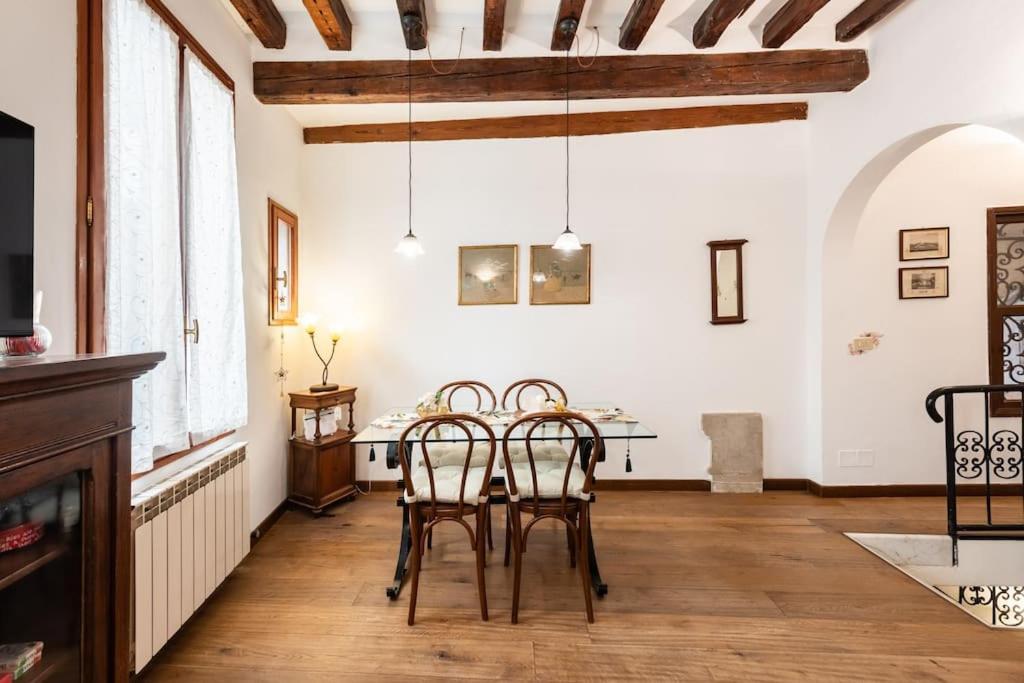 Ca' Della Madoneta - Vista Canale Venedig Eksteriør billede