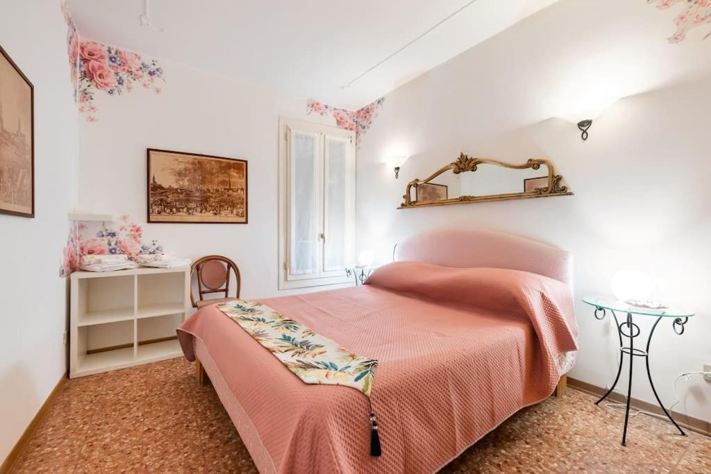 Ca' Della Madoneta - Vista Canale Venedig Eksteriør billede